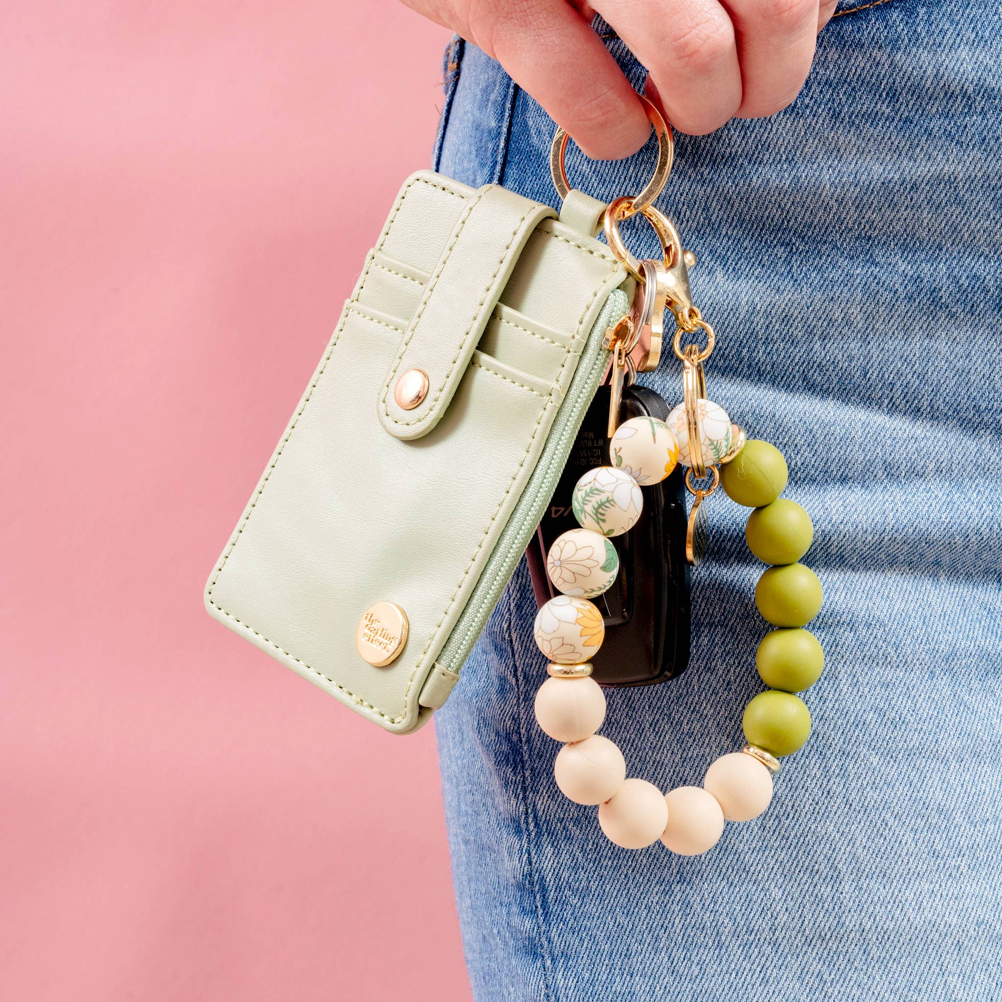 Dash of Daisy Wristlet