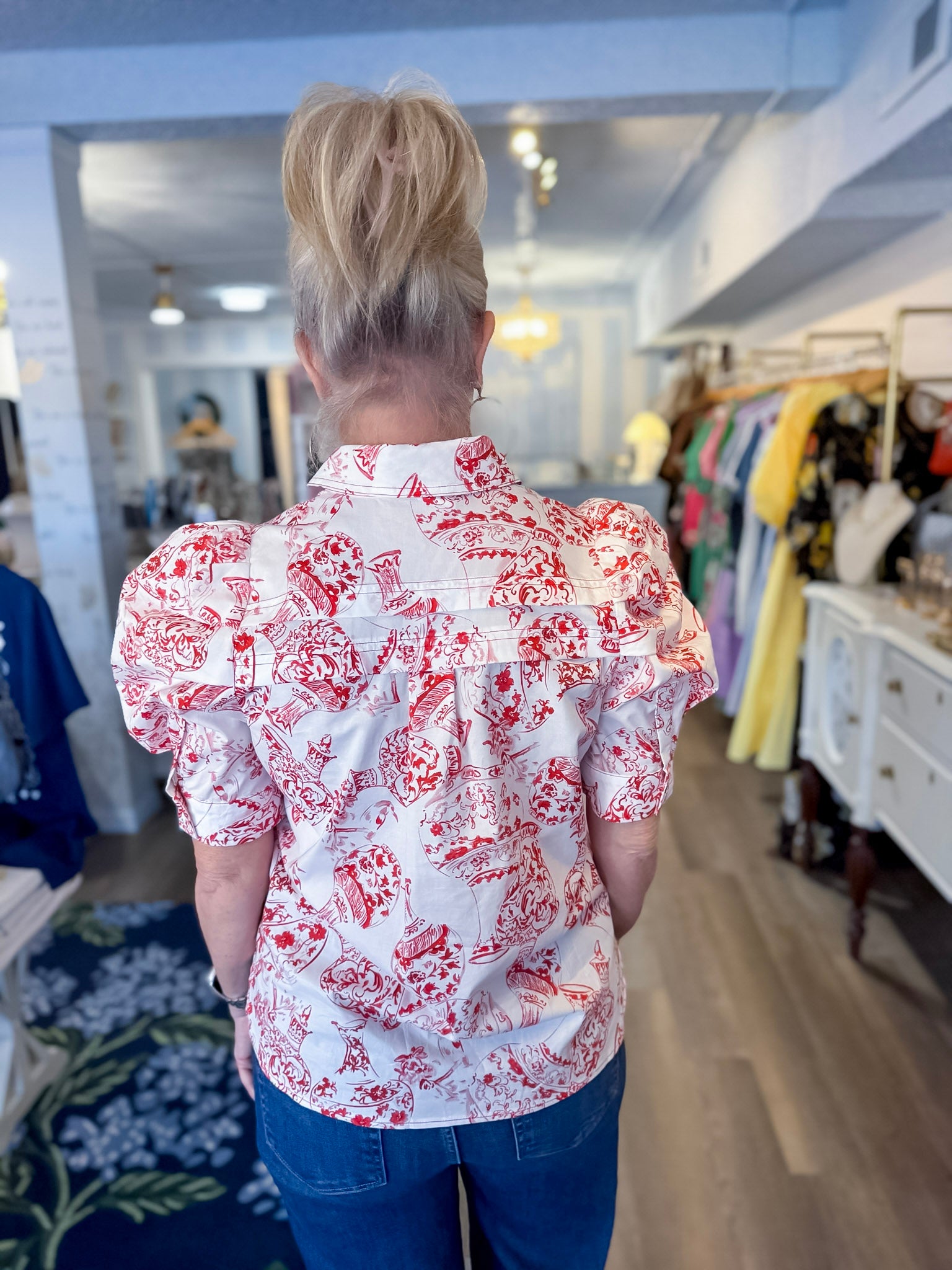 Petal & Porcelain Top Entro