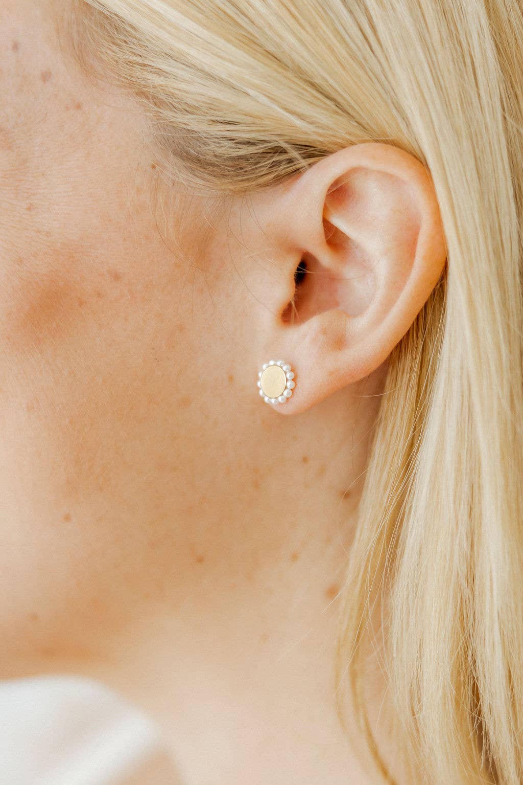 Alice Pearl Stud Earrings