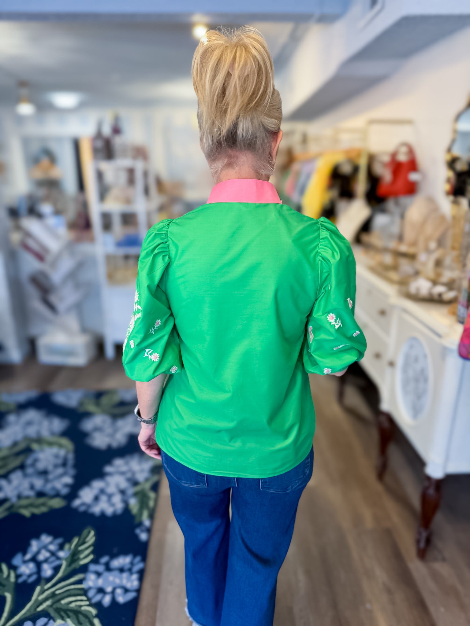 Poppy Lane Embroidered Top entro