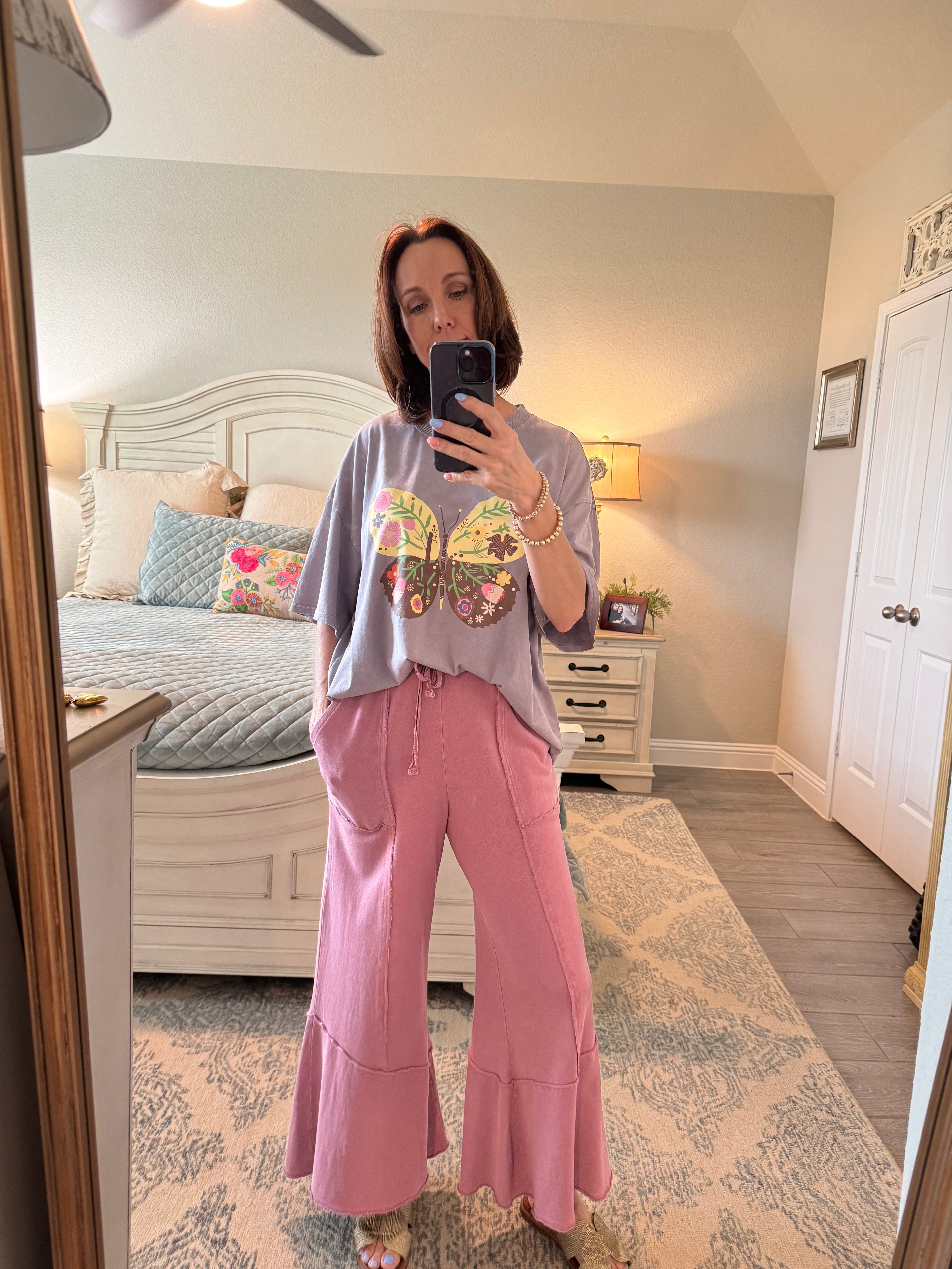 Flutter & Bloom Tee Easel