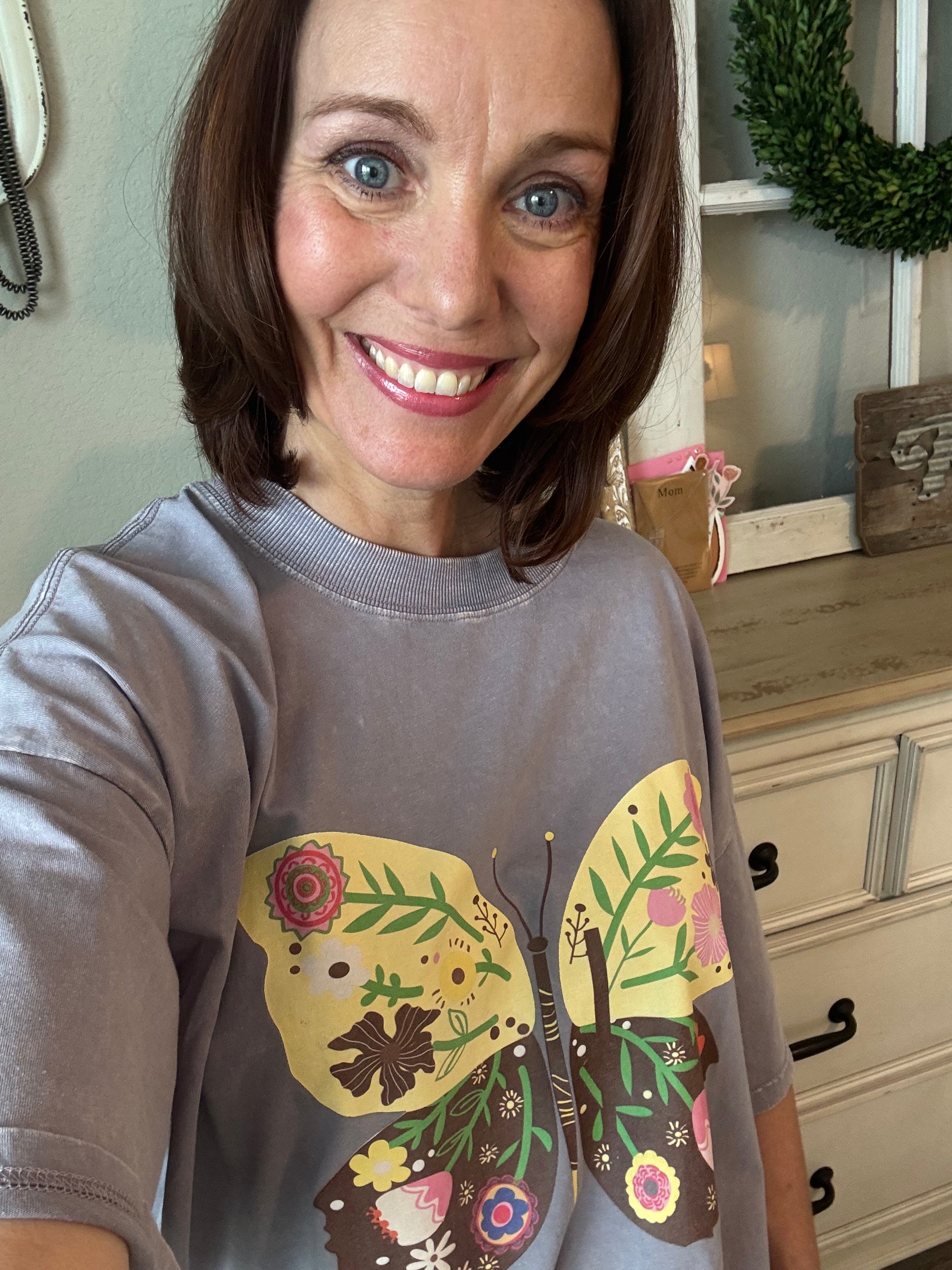 Flutter & Bloom Tee Easel