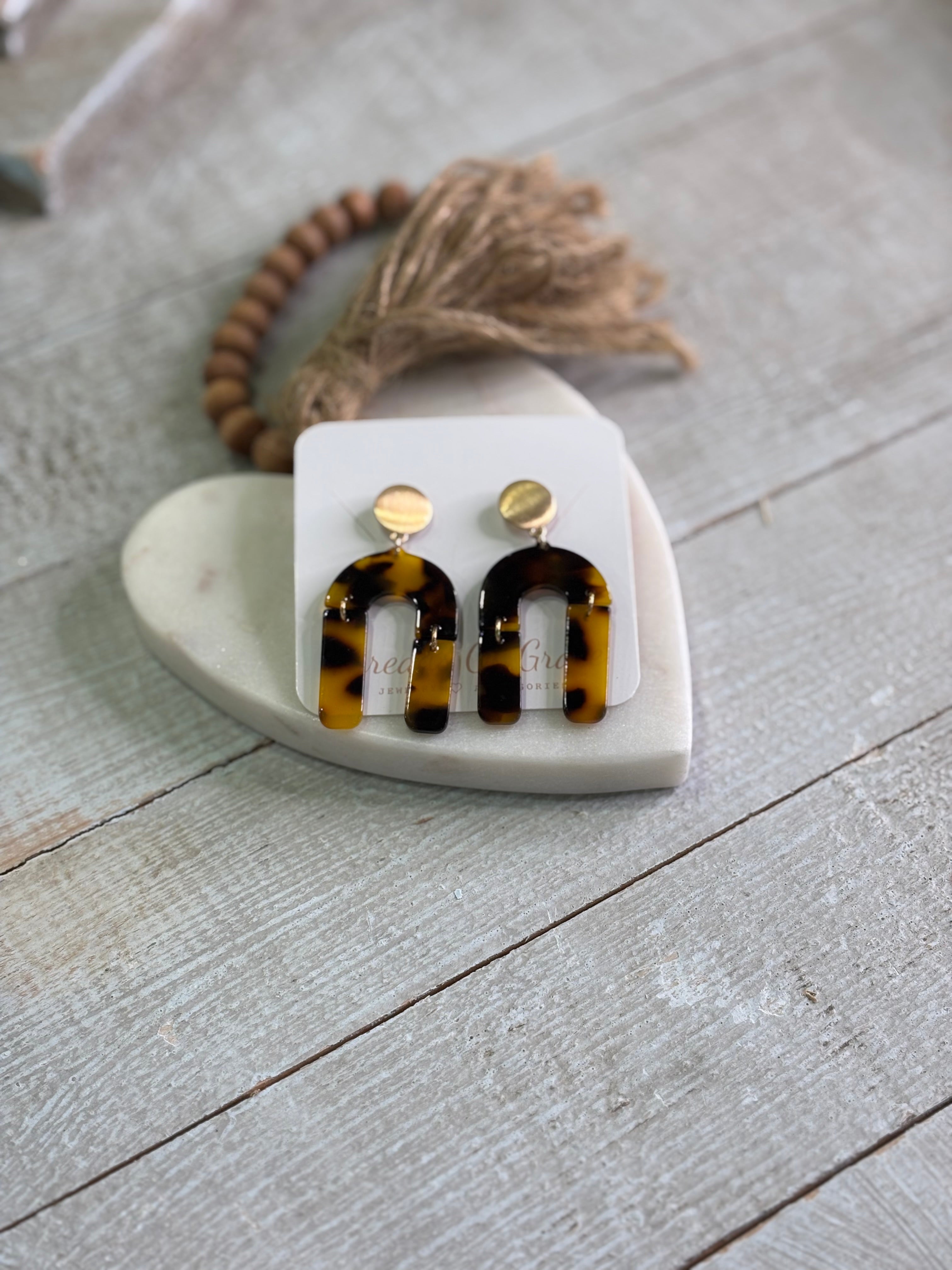Shell Curve Drop Earrings