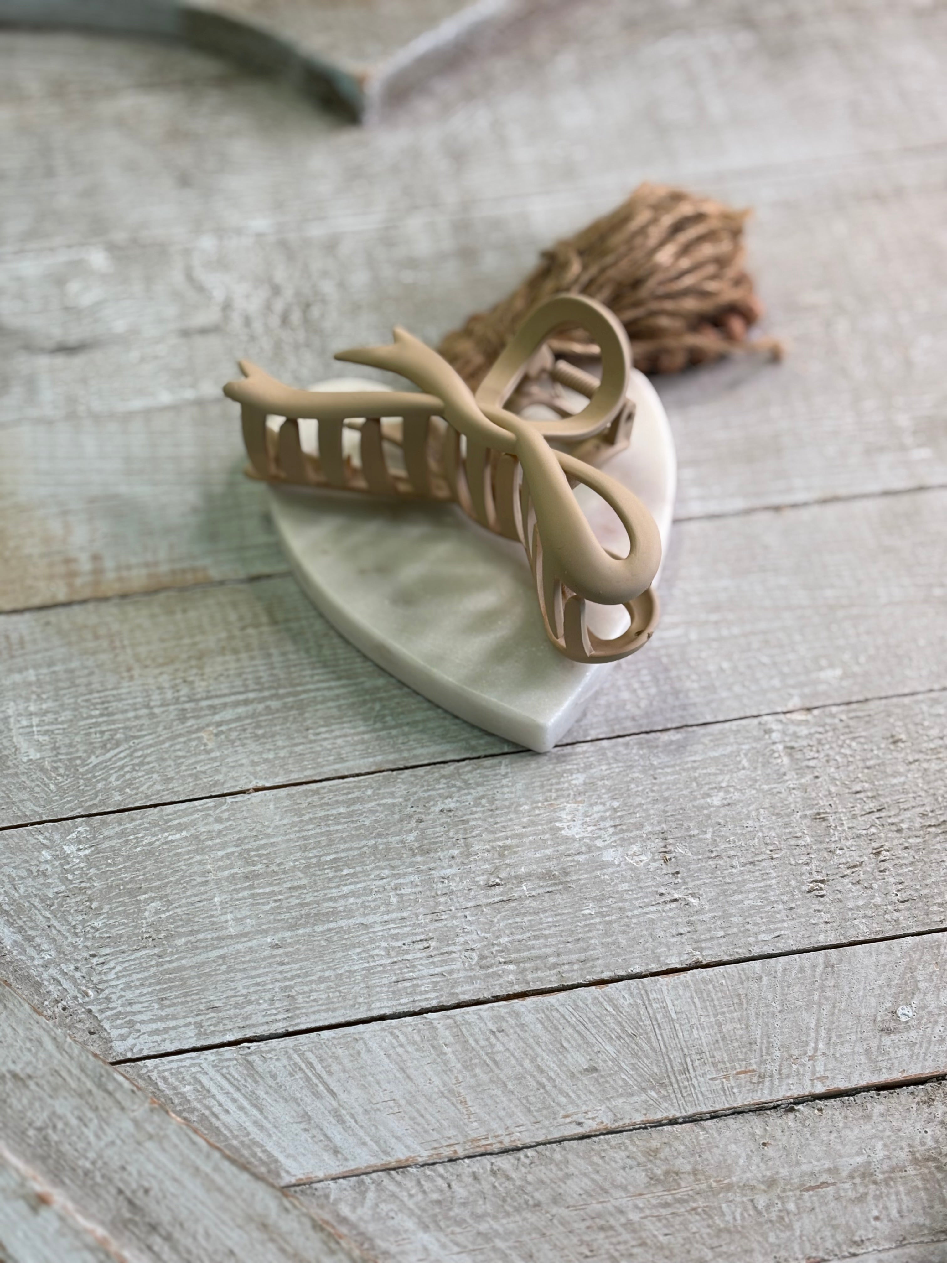 Matte Bow Claw Clip Threads of Grace