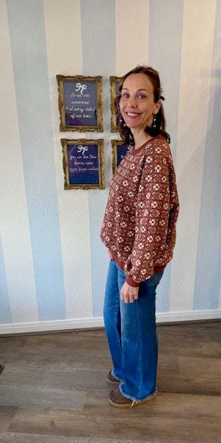 Rust Haven Pullover Easel