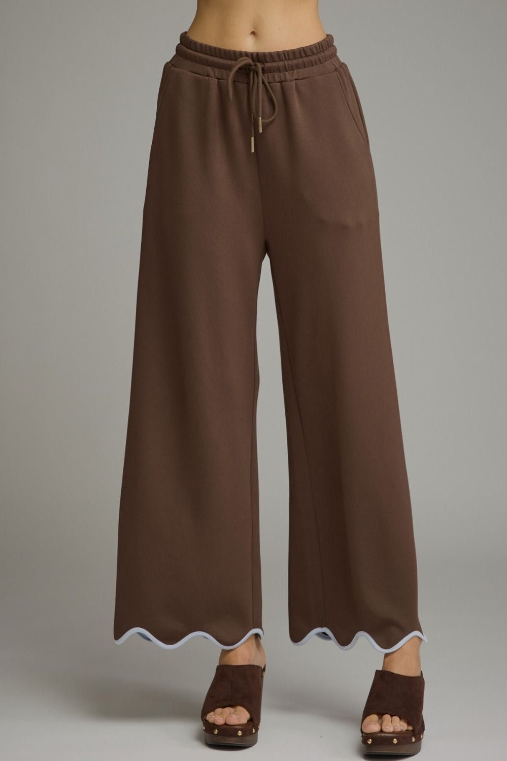The Scallop Social Pant - Brown Entro