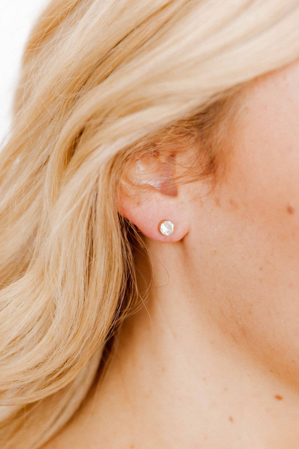 Juliet Clear Stud Earrings LINNY CO