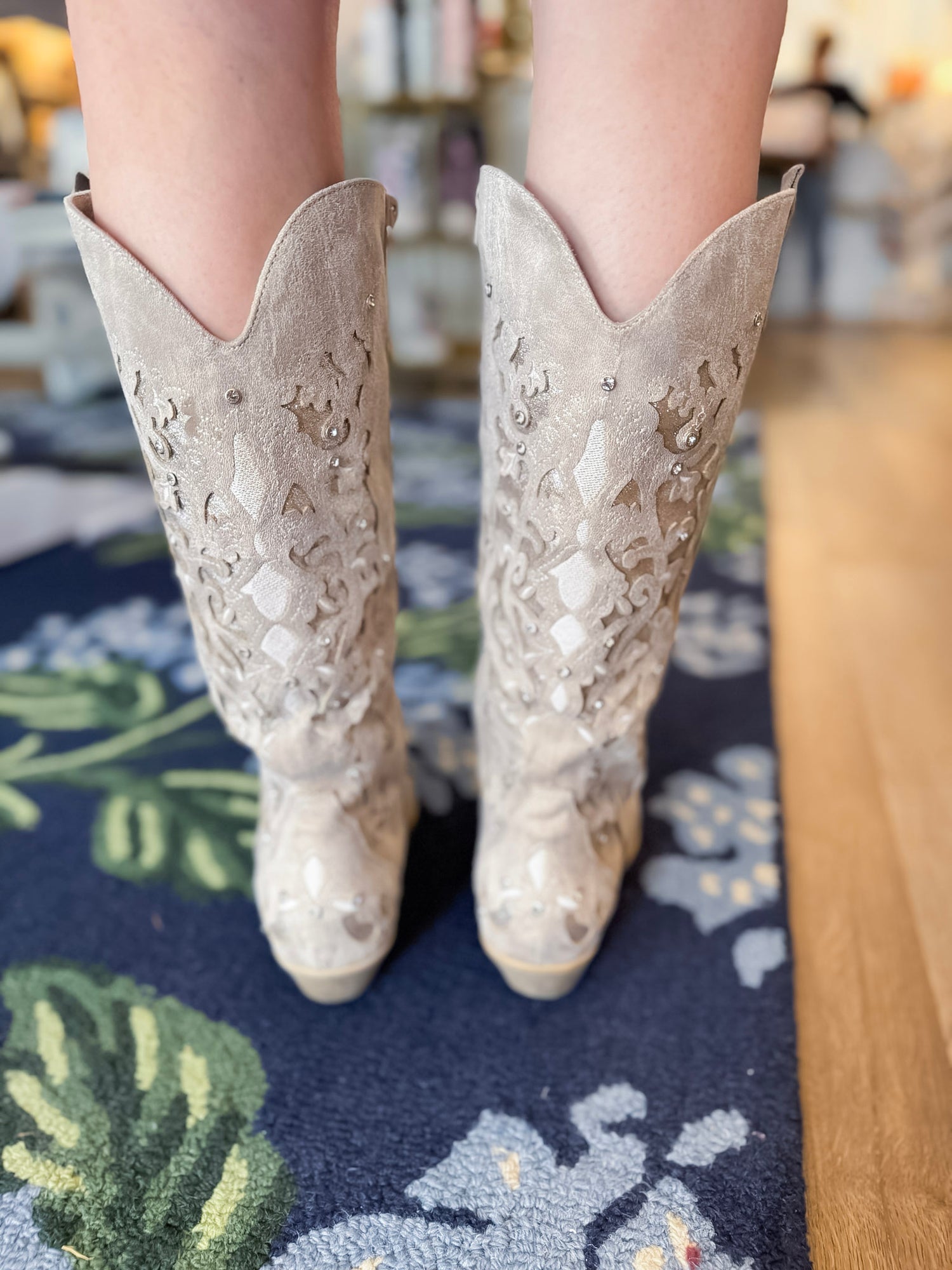 Dust and Dazzle Western Boot Very G