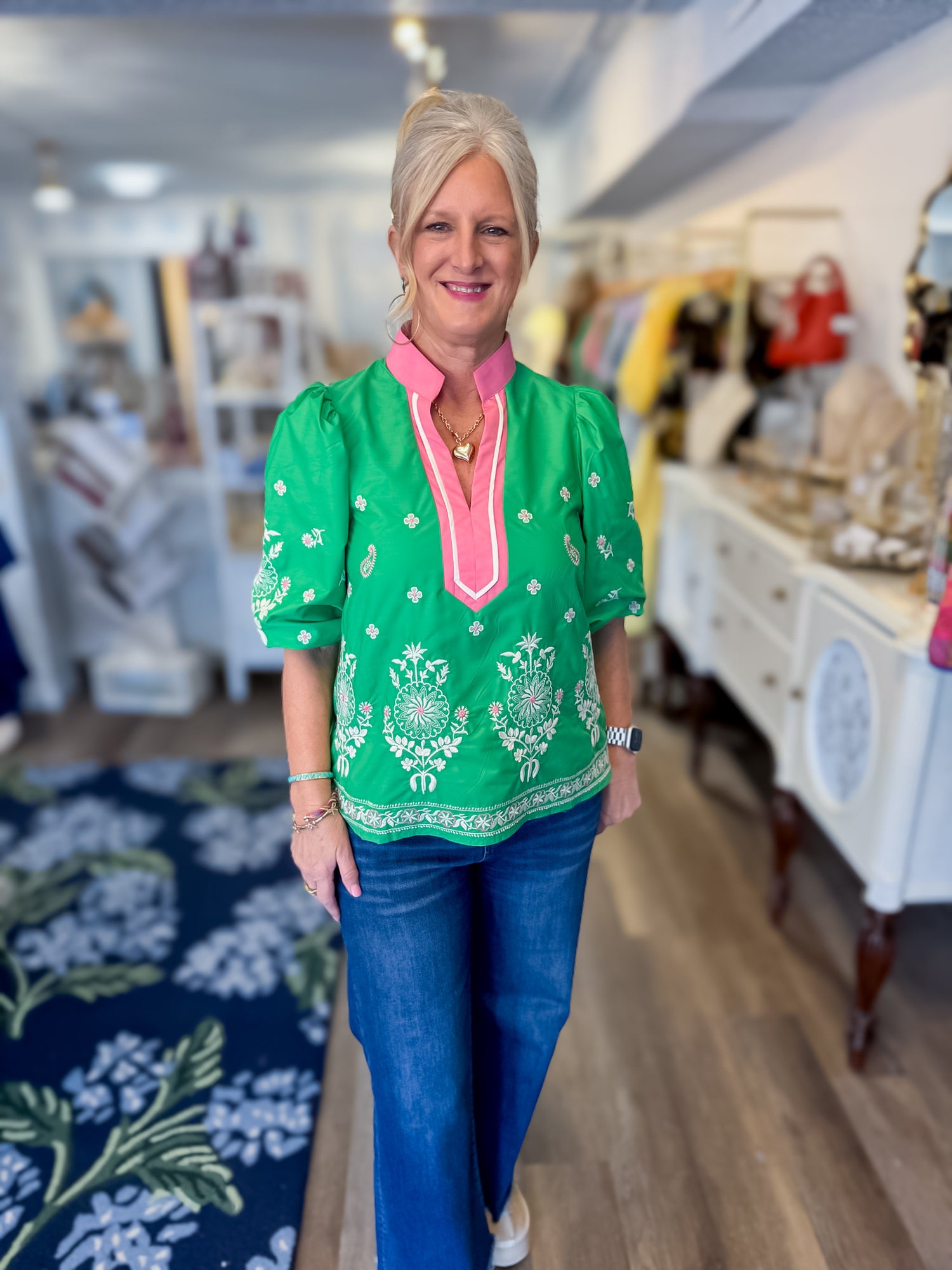 Poppy Lane Embroidered Top entro