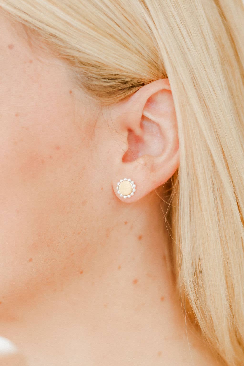 Alice Pearl Stud Earrings