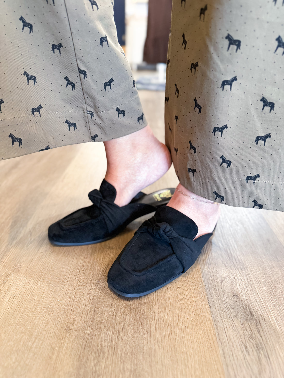 Knotted Grace Mule Shoes - Black CCOCCI