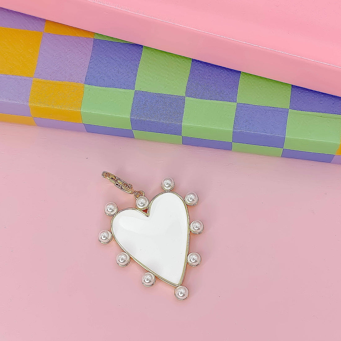 White heart gold pearl charm 