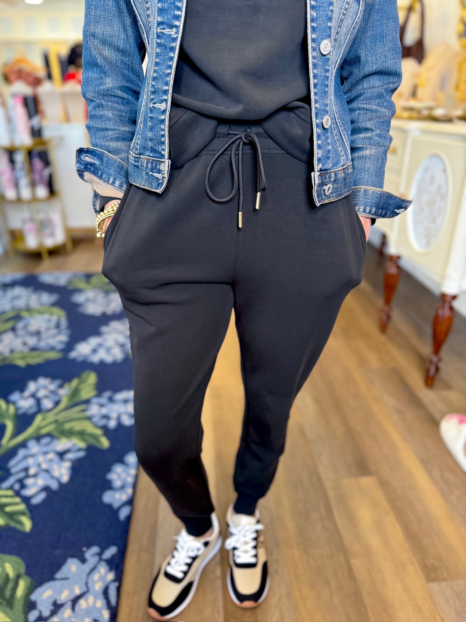 Jet Set Jogger Set Mary Square