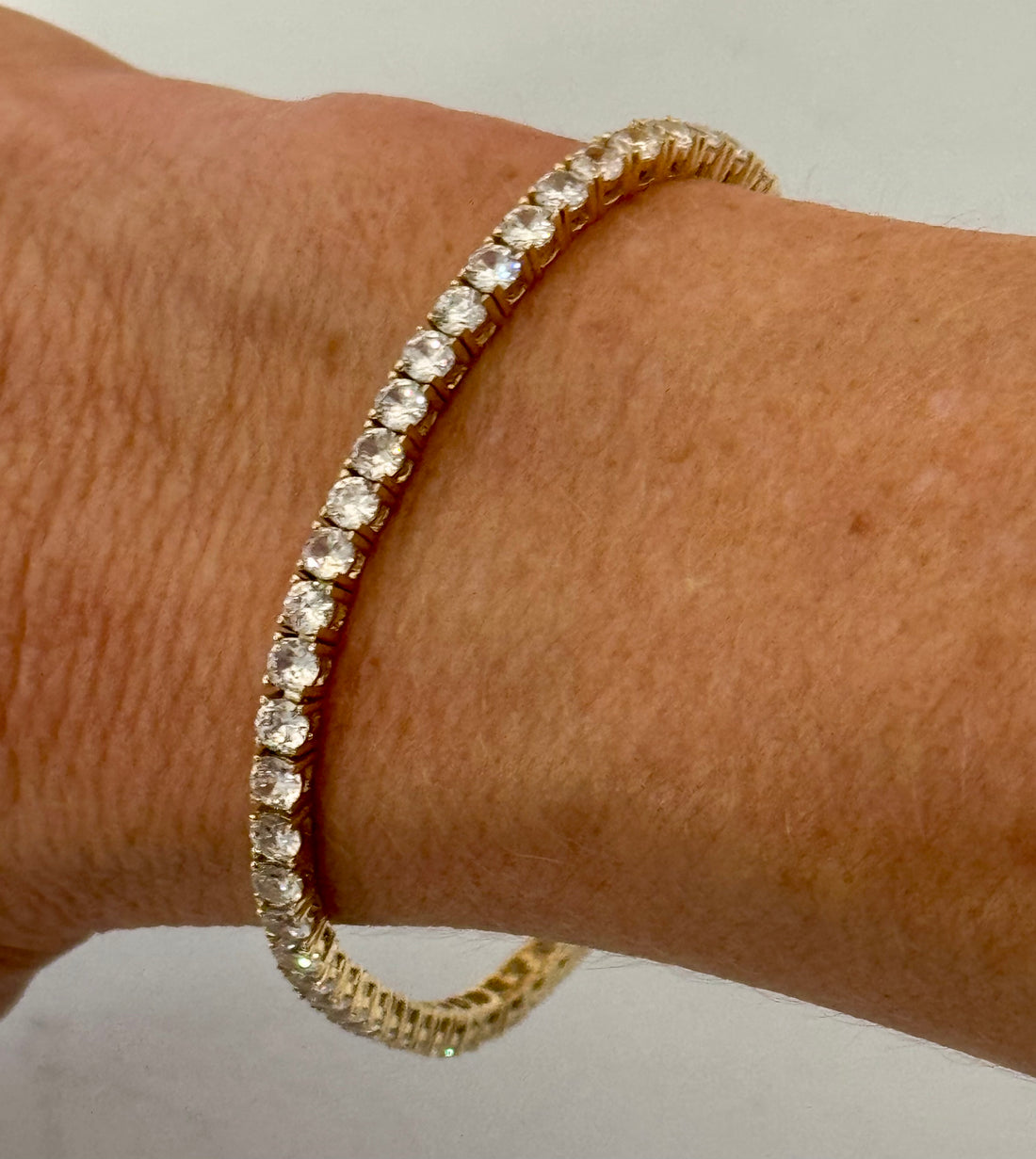 Tennis bracelet 