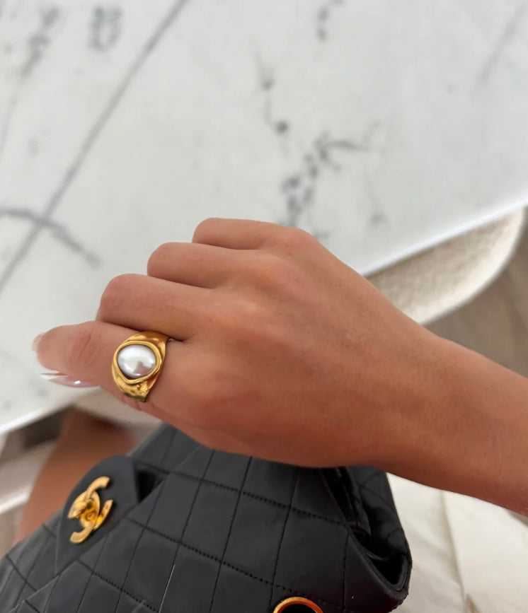 Gold pearl ring 