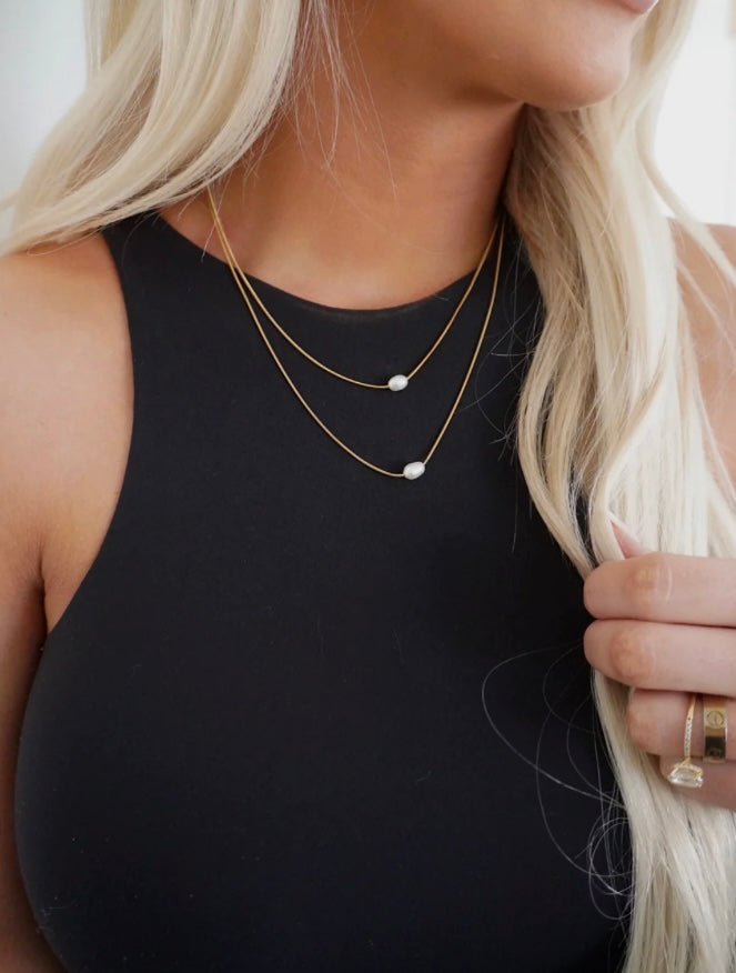 Layered gold pearl necklace 