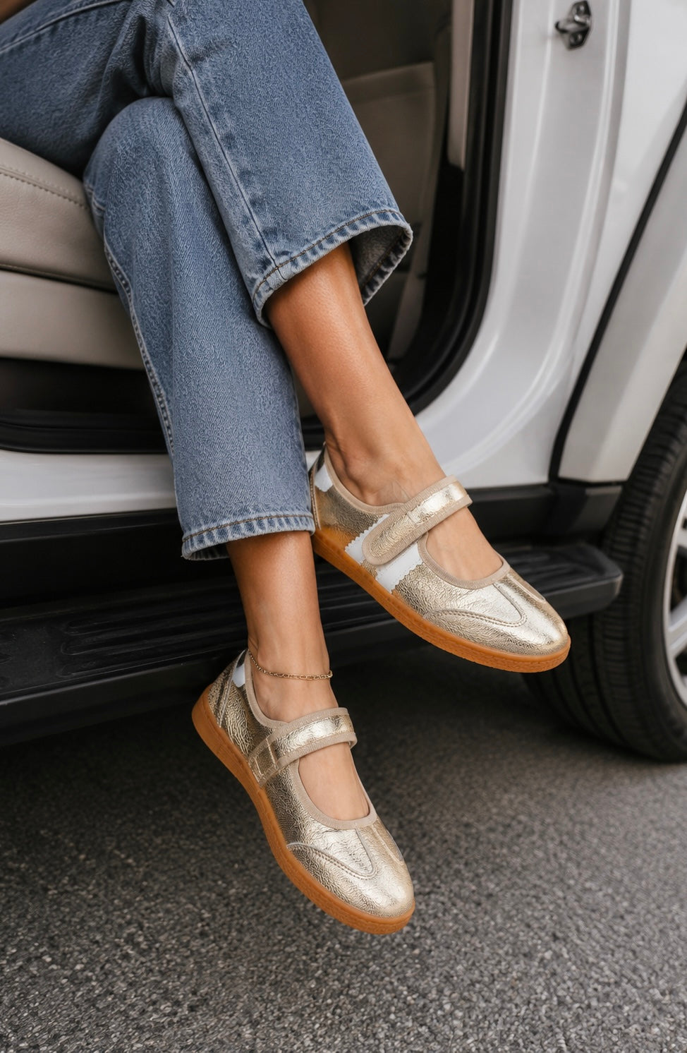 Calm Down - Gold Metallic Corkys