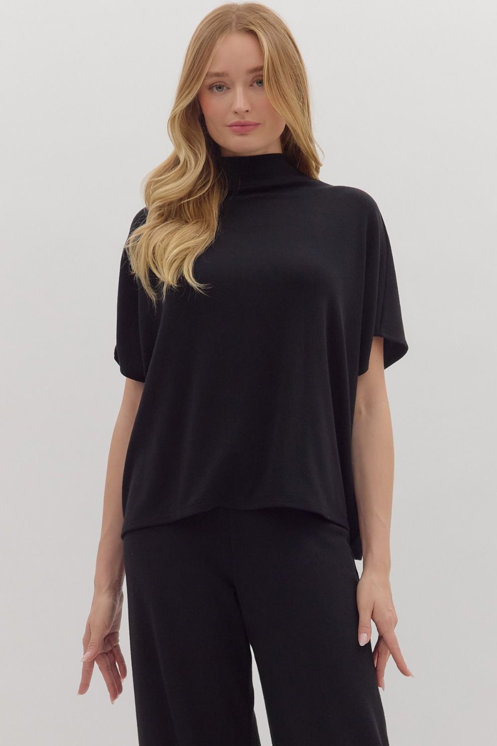 Noir Ease Knit top Entro