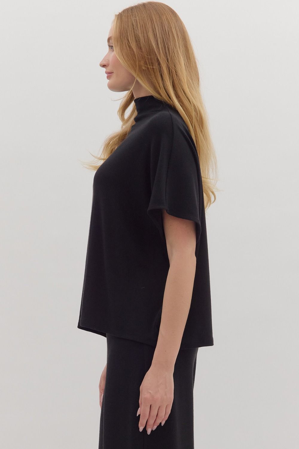 Noir Ease Knit top Entro