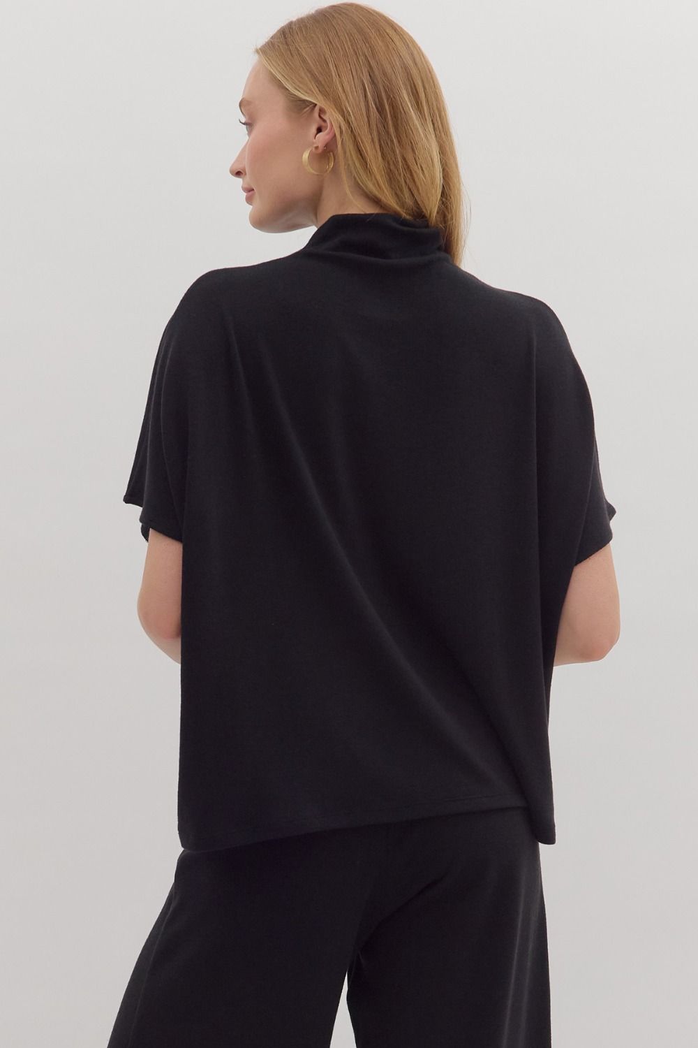 Noir Ease Knit top Entro