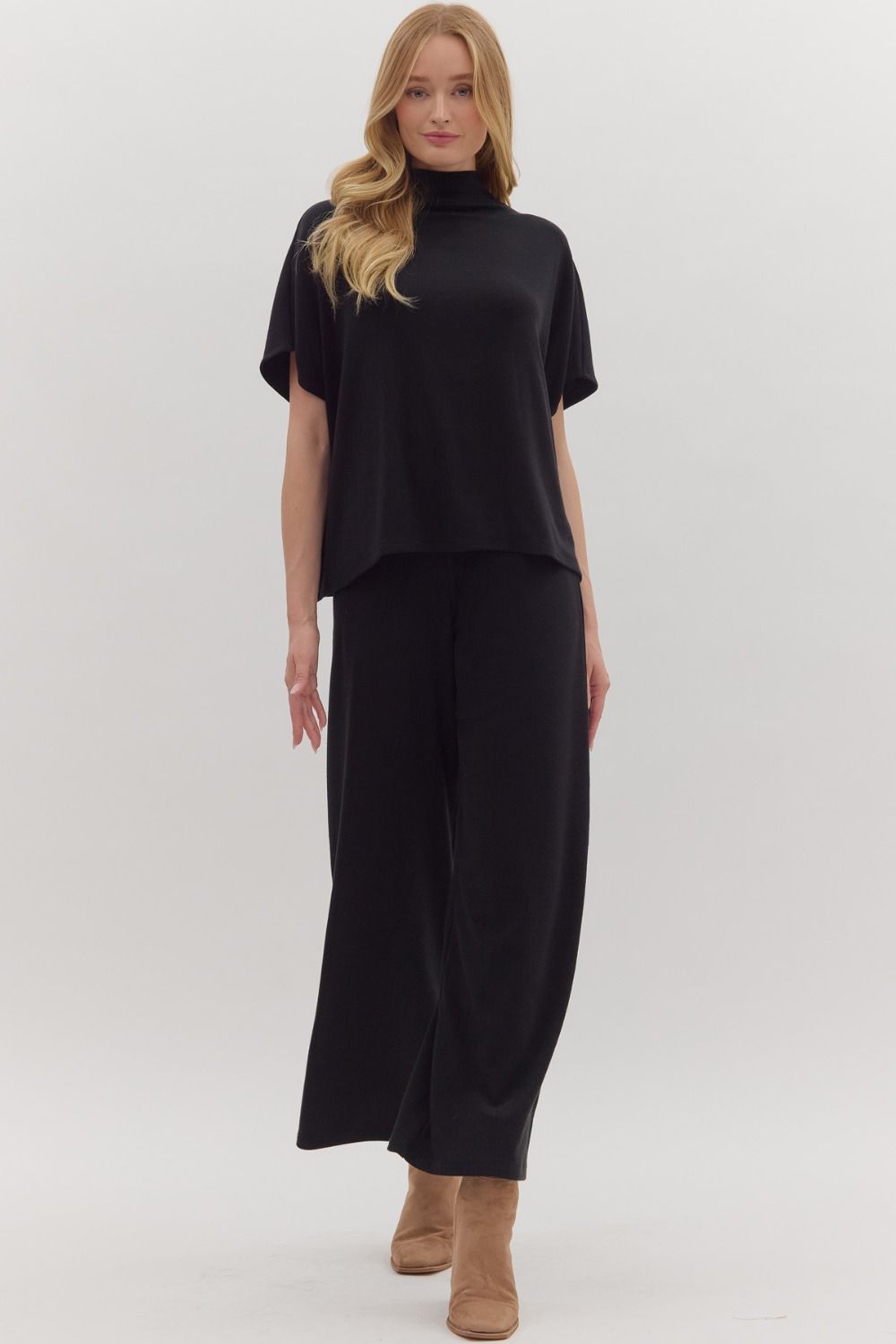 Noir Ease Knit top Entro