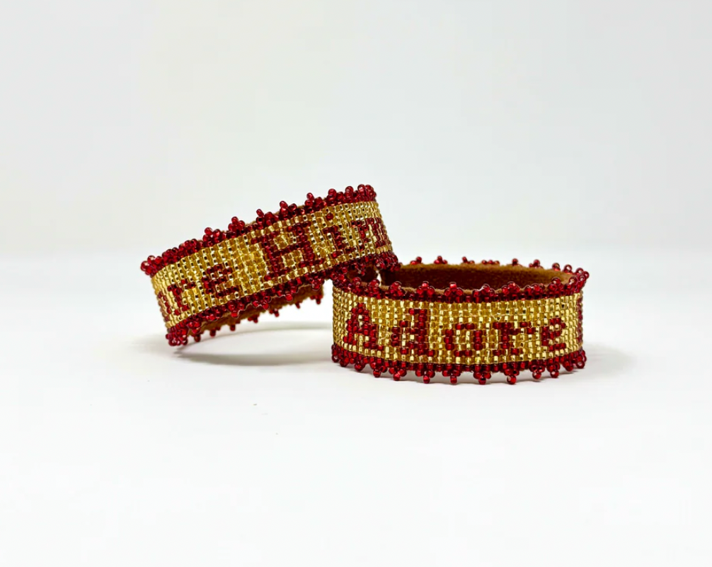 Adore Him Holiday Cuff Que Color