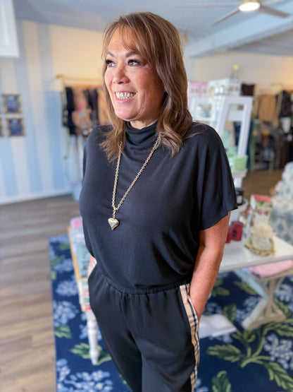 Noir Ease Knit top Entro