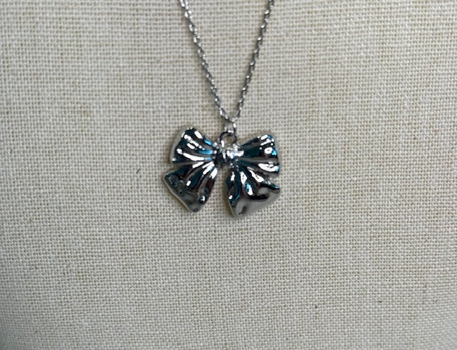 Silver bow necklace