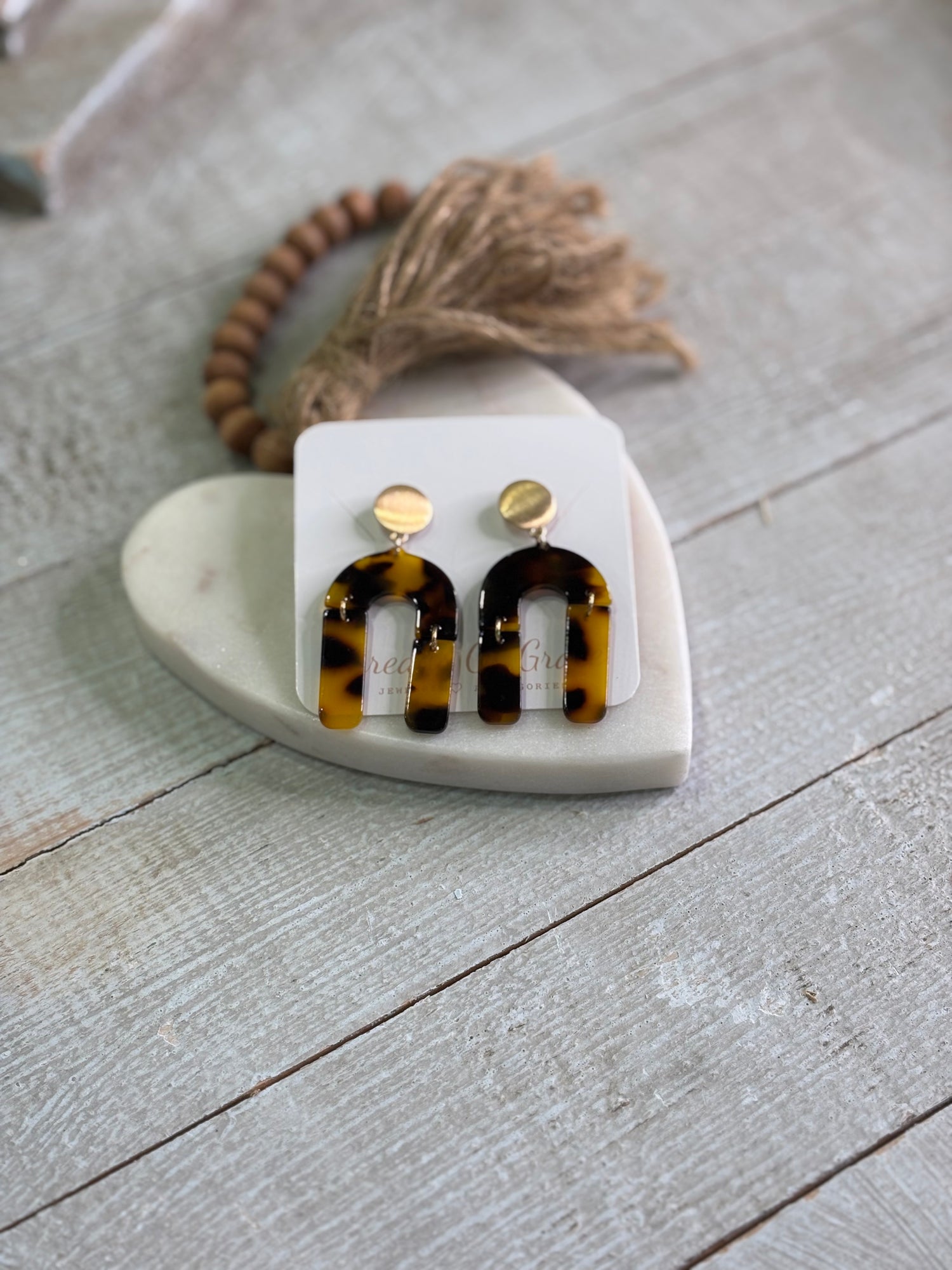 Shell Curve Drop Earrings