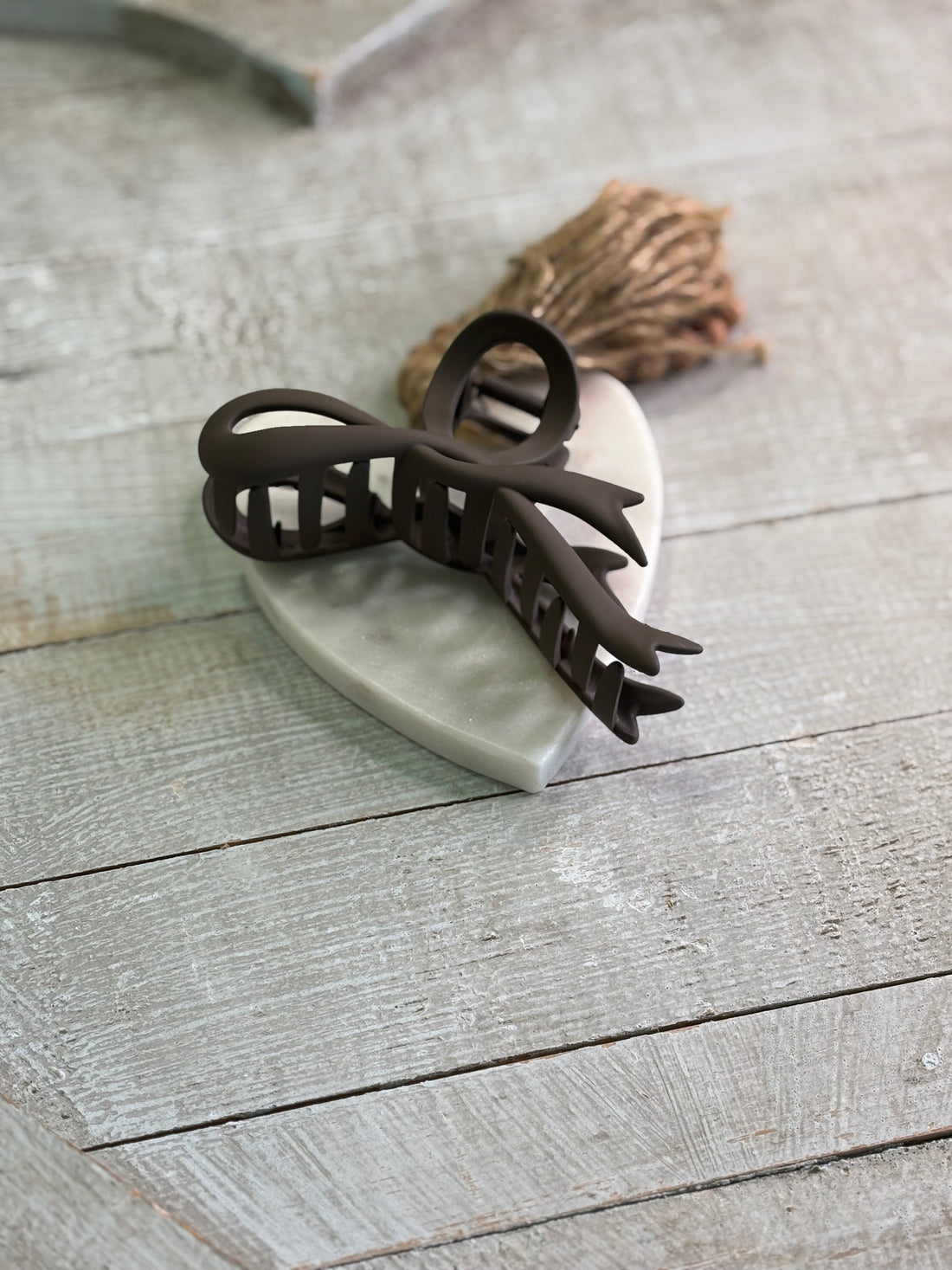 matte bow clip claw