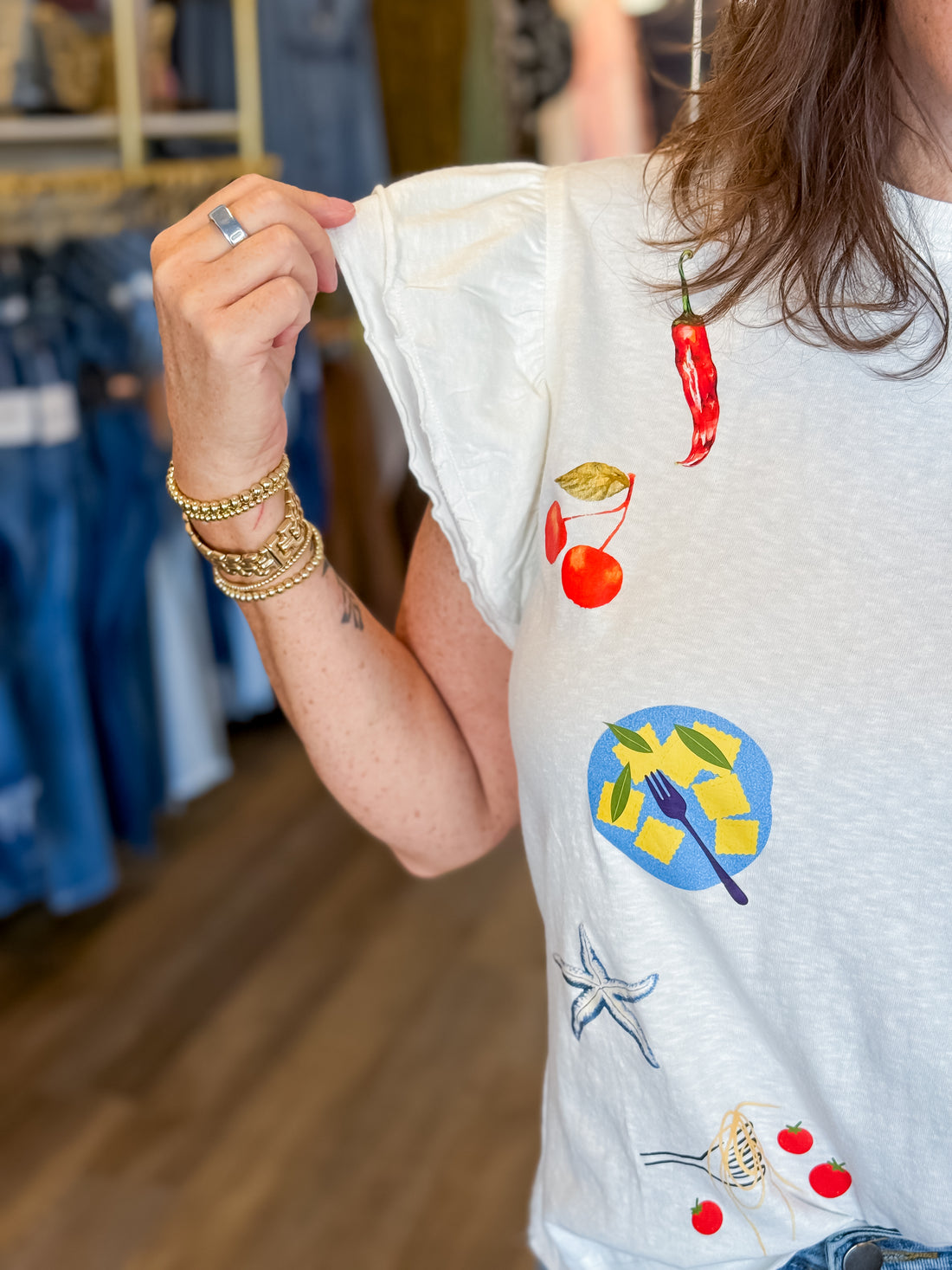 Lemonade &amp; Lobsters Flutter Sleeve Top Easel