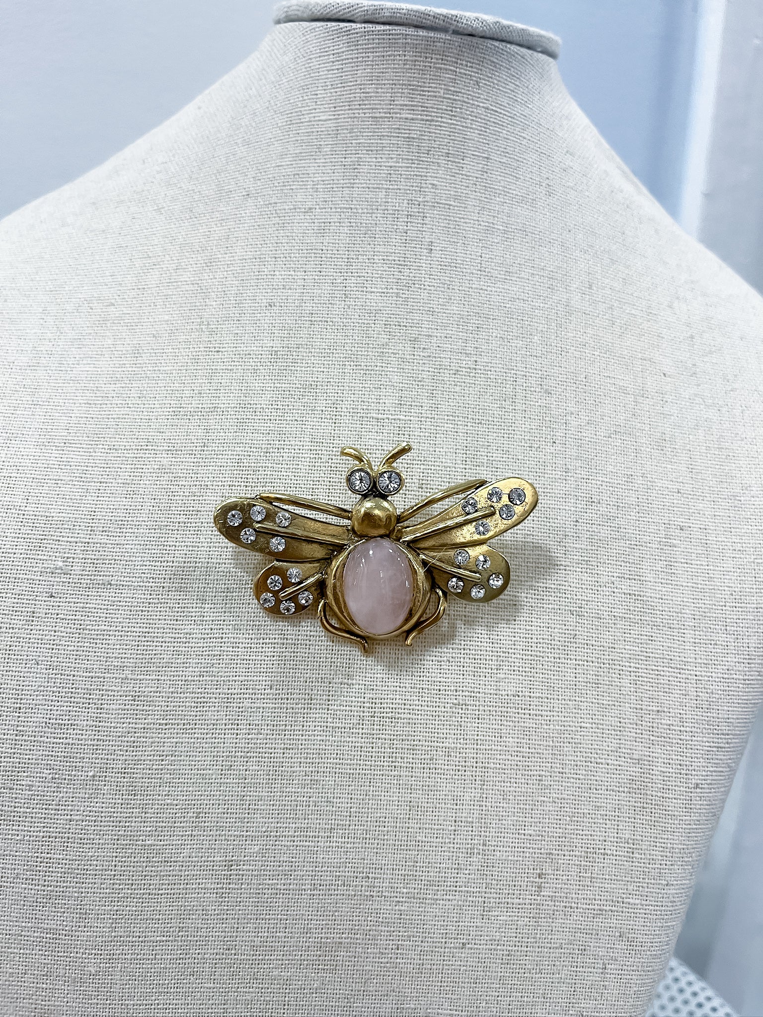 Blushing Bee Brooch Yochi