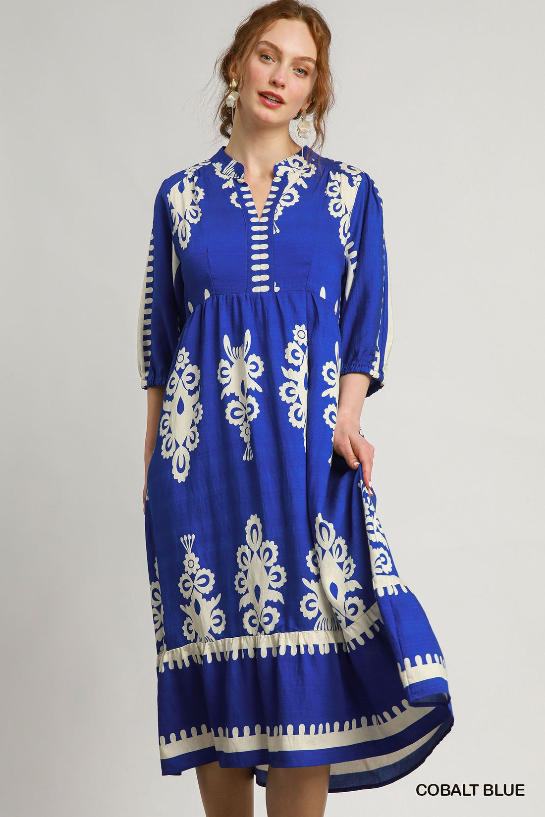 Blue midi dress with 3/4 sleeves and elegant design 