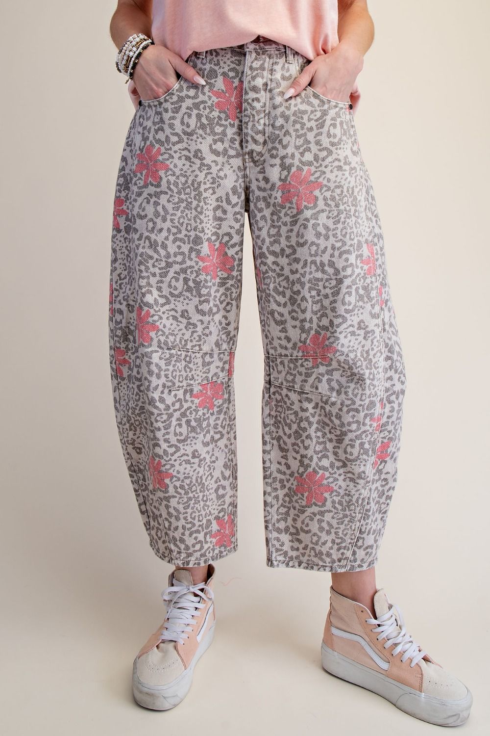 The Presley Pants Easel